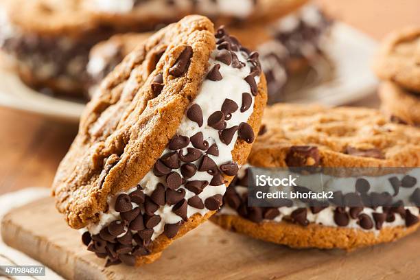 Biscoito De Chocolate Gelado Sandiwch - Fotografias de stock e mais imagens de Açúcar - Açúcar, Bolacha, Chocolate
