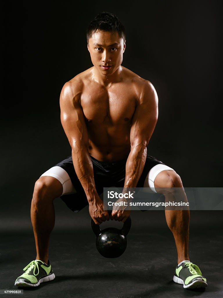 Agachamentos com kettlebell - Foto de stock de Asiático e indiano royalty-free