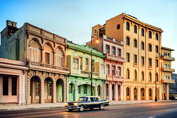 old 1950 s car por havana street, cuba - havana fotografías e imágenes de stock