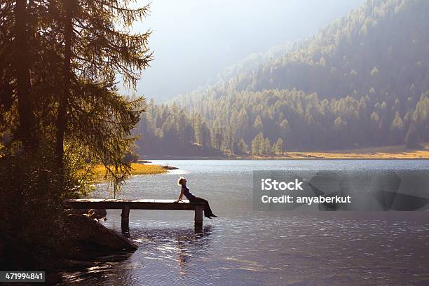 Genießen Sie Die Natur Stockfoto und mehr Bilder von Natur - Natur, Frauen, See