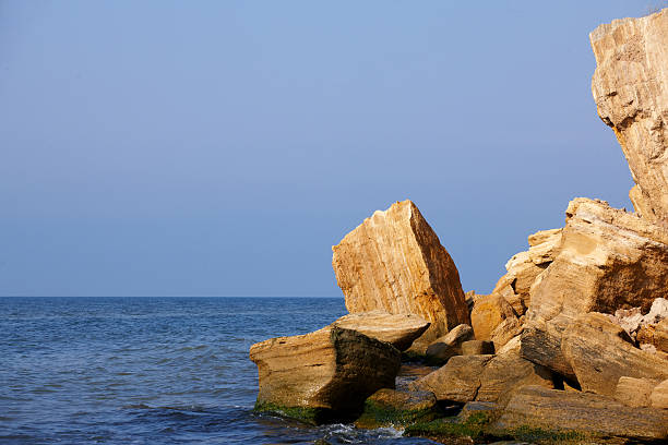 istock Beautiful seascape. Sea and rock. 471995991