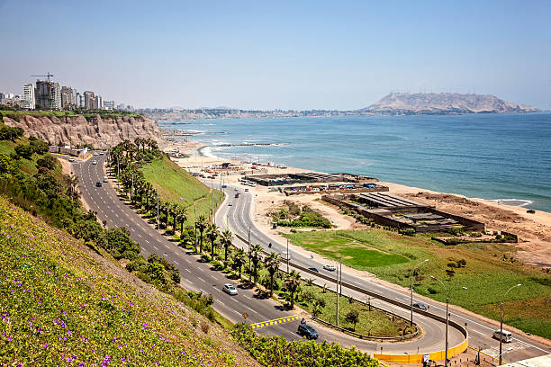istock Coastline and coastal road in Lima 471997142