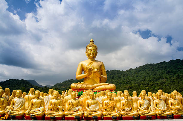 будда статуя в парк magha дурга - praye стоковые фото и изображения