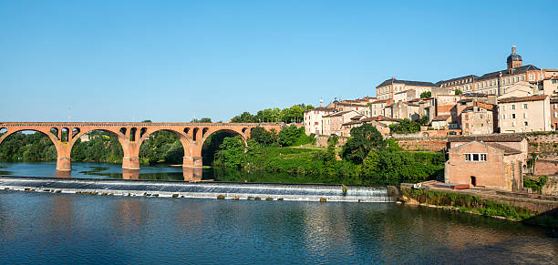 istock Albi, bridge over the Tarn river 471998353