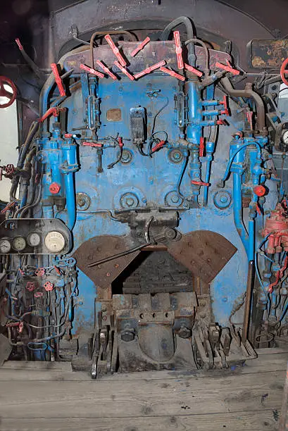 Mainline locomotive firebox and controls