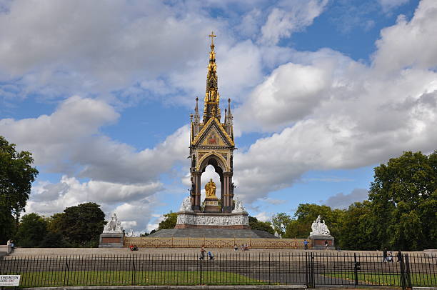 istock Prince Albert Memorial in London, England 472001914