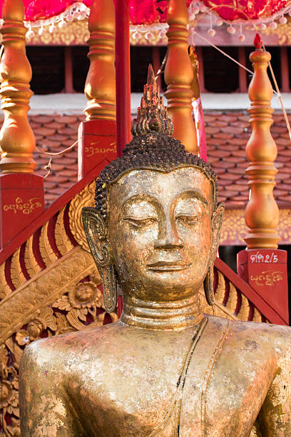 istock water pouring to Buddha 472002096