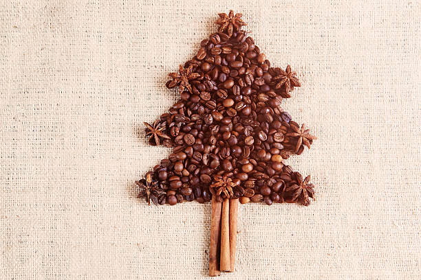 istock Christmas tree made ​​of coffee beans 472003777
