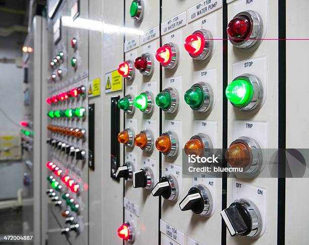 Przełącznik Kontroli - zdjęcia stockowe i więcej obrazów Panel kontrolny - Panel kontrolny, Elektryczność, Linia energetyczna
