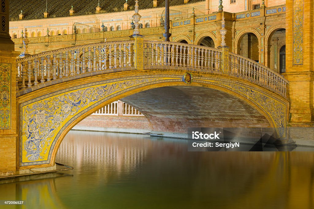 Puente en la Plaza de España - Foto de stock de Agua libre de derechos