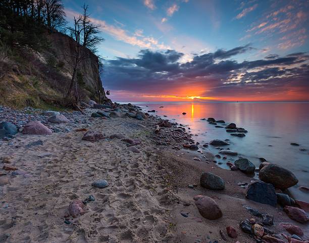 istock Cliff on sea shore at sunrise. Baltic long exposure photo 472007914