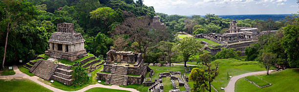istock Palenque / Mexico - Mayan ruins - Panorama 472008304