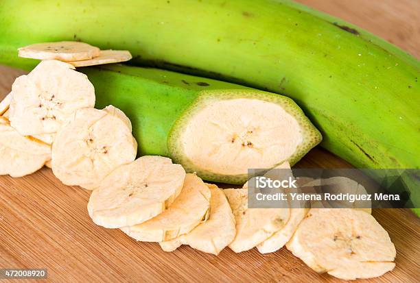 キューバ料理グリーン Plantian バナナチップ - プランテインのストックフォトや画像を多数ご用意 - プランテイン, ポテトチップス, 緑色