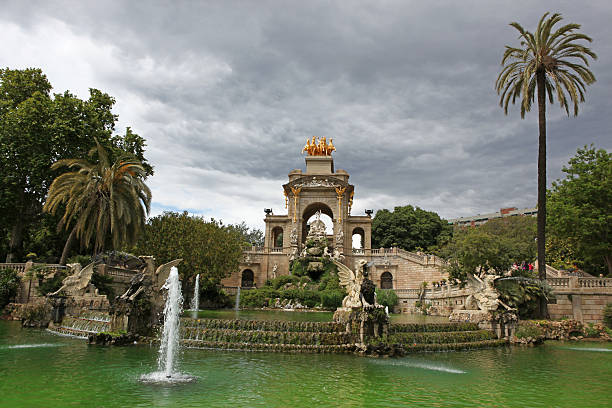 istock Fountain and cascade in park De la Ciutadella 472010063