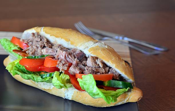 istock Tuna Baguette With Vegetables On The Brown Plate 472013616