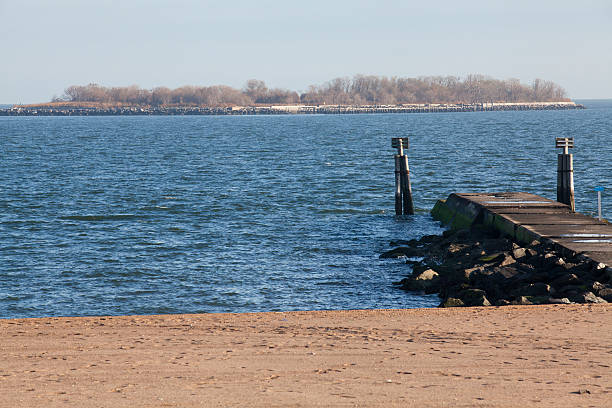 istock Hoffman Island in New York City 472020015