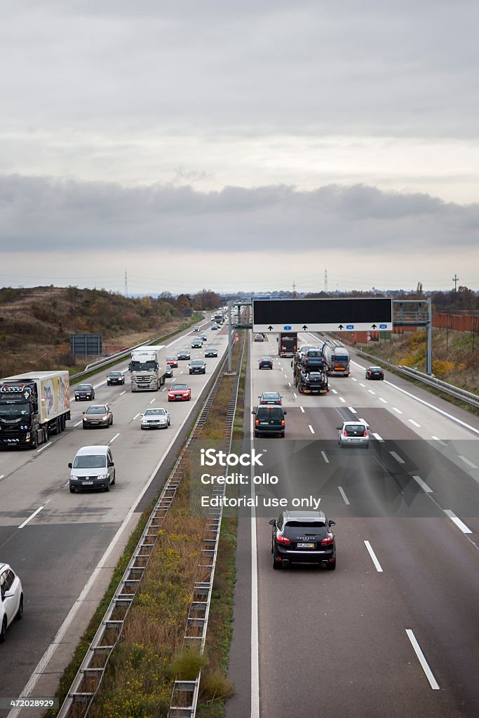 Трафик по немецкой автостраде A3 - Стоковые фото Автобан роялти-фри