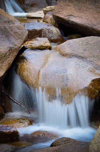 górski potok, st. vrain canyon, w colorado - st vrain zdjęcia i obrazy z banku zdjęć