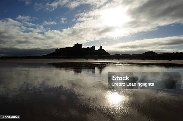 Bamburgh - Fotografie stock e altre immagini di Acqua - Acqua, Ambientazione esterna, Baia