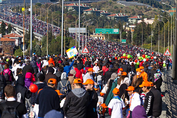 35 th 이스탄불 eurasia 마라톤 - healthy lifestyle turkey sport marathon 뉴스 사진 이미지