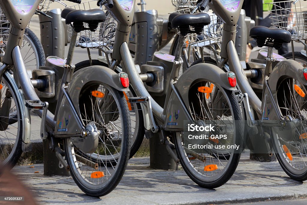 Bicicletas Velib, o sistema de compartilhamento de bicicletas públicas em Paris - Royalty-free Vélib' Foto de stock