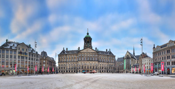 le palais royal - dam photos et images de collection