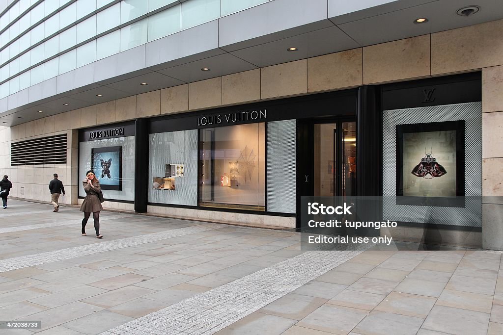 program Asien Illusion Louis Vuitton Uk Stock Photo - Download Image Now - Arts Culture and  Entertainment, Boutique, Business - iStock