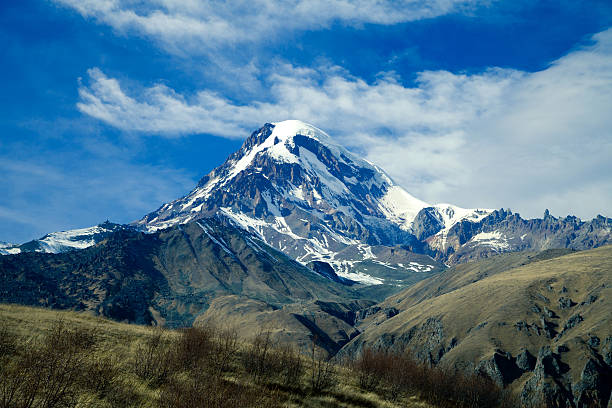 kazbek mountain - kazbek stock-fotos und bilder