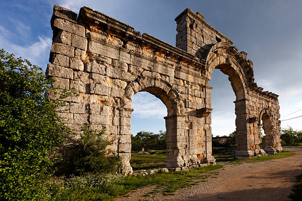 Uzuncaburc Mersin- TURKEY The city gate consists of three arches, a high one in the middle of two lower ones uzuncaburc stock pictures, royalty-free photos & images