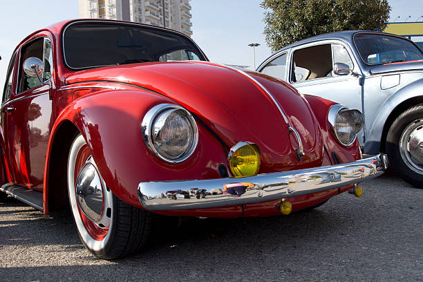 volkswagen beetles clásico - car obsolete old editorial fotografías e imágenes de stock