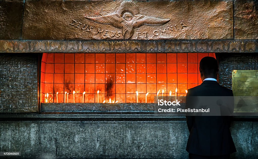 Empresário e sua rezar - Foto de stock de Banco de Igreja royalty-free