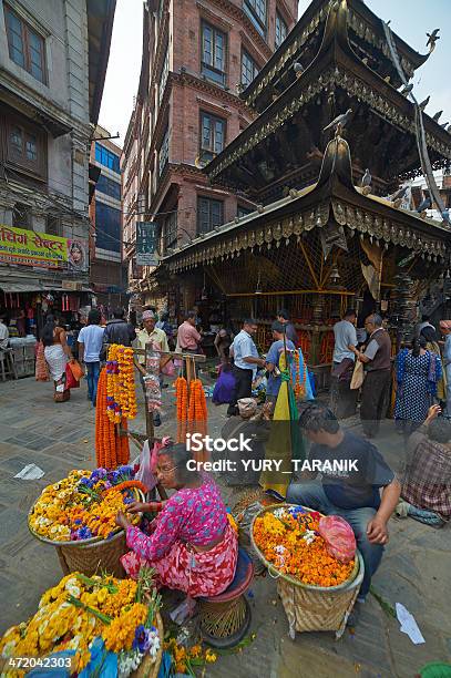 Katmandu Street - Fotografias de stock e mais imagens de Adulto - Adulto, Agricultura, Ao Ar Livre