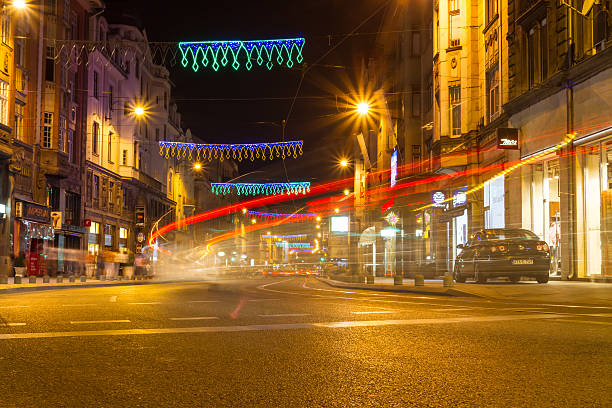 promień światła - speed lighting equipment night urban scene zdjęcia i obrazy z banku zdjęć