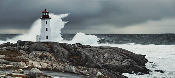 farol nem'east - lighthouse storm sea panoramic - fotografias e filmes do acervo