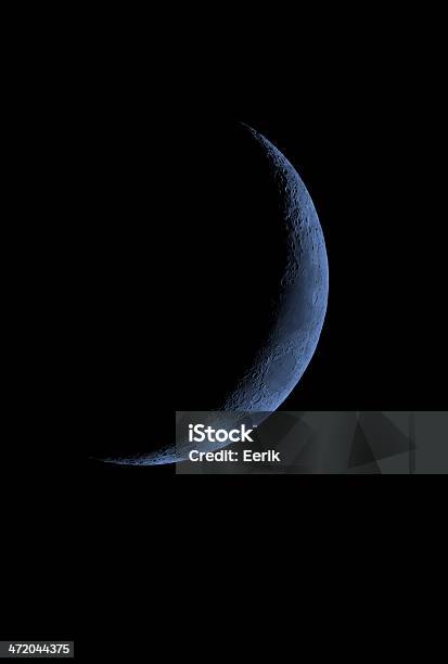 Blue Crescent Moon Stockfoto und mehr Bilder von Astronomie - Astronomie, Blau, Einzelner Gegenstand