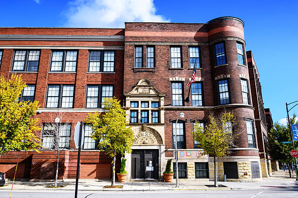 entrada holden escuela primaria en bridgeport, de chicago - american flag architectural feature architecture chicago fotografías e imágenes de stock