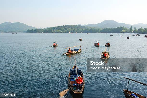 Уэстлейк Boatman В Ханчжоу — стоковые фотографии и другие картинки West Lake - Hangzhou - West Lake - Hangzhou, Аборигенная культура, Азиатская культура