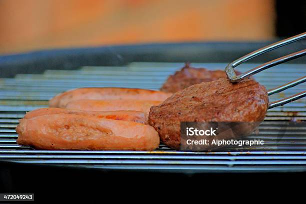 Aperto Fuoco Barbecue Carbone - Fotografie stock e altre immagini di Hamburger - Hamburger, Tenaglie, Acciaio inossidabile