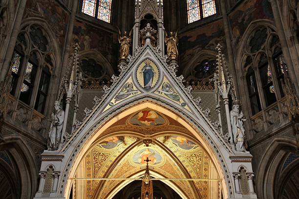 vienna церковь - altar church vienna gothic style стоковые фото и изображения