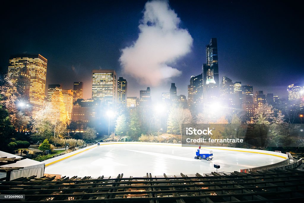 Central Park Rinque de patinação no gelo de Nova York - Foto de stock de Nivelador de Gelo royalty-free