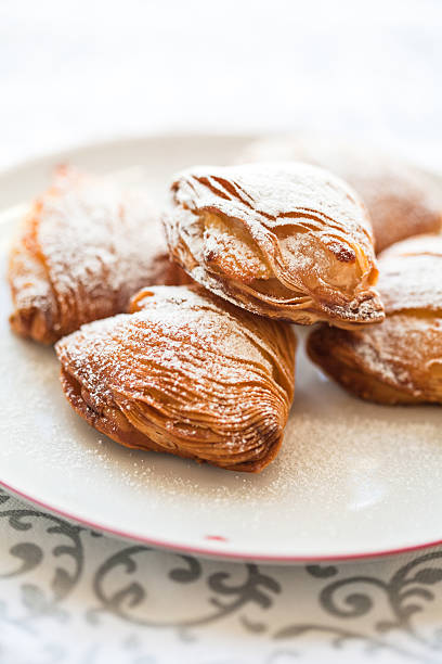 pastel pompeya sfogliatella - pastry italian culture cake dessert fotografías e imágenes de stock