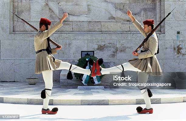 Grèce Lattique Athènes La Relève De La Garde - Fotografie stock e altre immagini di Atene - Atene, Piazza Syntagma, Guardia d'onore - Soldato