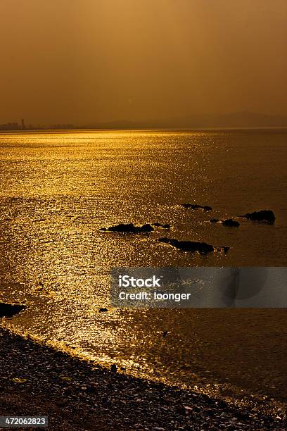 Golden Mar - Fotografias de stock e mais imagens de Anoitecer - Anoitecer, Areia, Beira d'Água