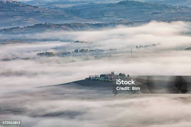 Photo libre de droit de Paysage De Foggy Bottom Toscane Italie banque d'images et plus d'images libres de droit de Agriculture - Agriculture, Appartement, Arbre