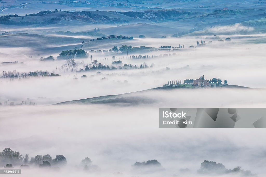 토스카나 롤링 풍경, 아침입니다 Mist, tuscany, 이탈리��아 - 로열티 프리 0명 스톡 사진