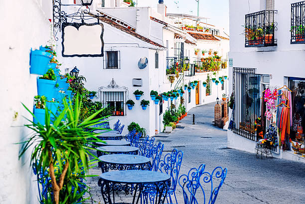 お宿り street - spain blue vibrant color bright ストックフォトと画像