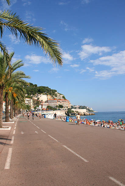 promenade – des anglais in nizza, französische riviera. - city of nice france french riviera promenade des anglais stock-fotos und bilder