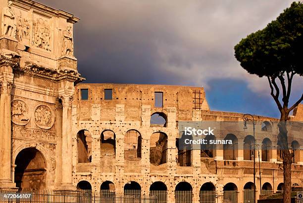 Foto de Coliseu Em Roma e mais fotos de stock de Coliseu - Coliseu, Adulação, Anfiteatro