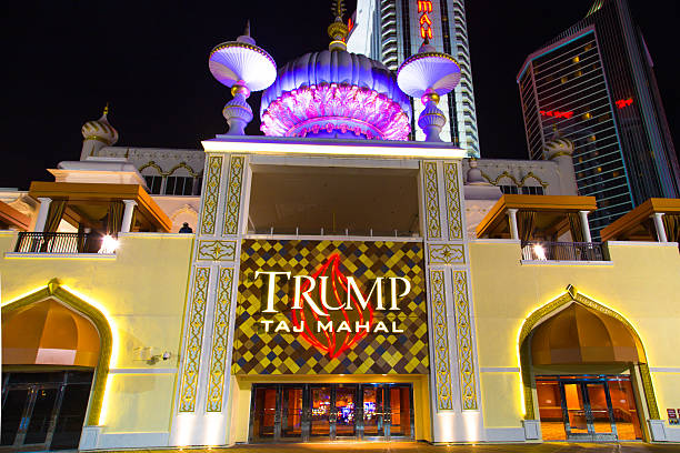 trump kasynem w atlantic city - atlantic city gambling new jersey built structure zdjęcia i obrazy z banku zdjęć