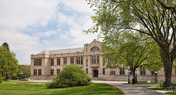 edifício da universidade na universidade de saskatchewan - saskatoon saskatchewan university canada imagens e fotografias de stock